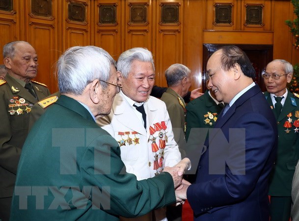 Premier vietnamita llama a desarrollar espiritu de la victoria de Dien Bien Phu aereo hinh anh 1