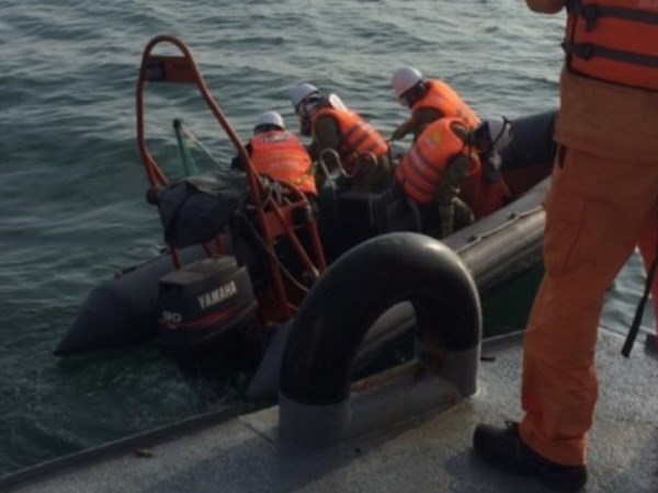 Aceleran busqueda de dos pescadores vietnamitas desaparecidos en naufragio hinh anh 1