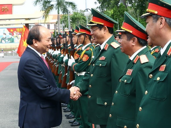 Premier vietnamita destaca esfuerzos de Zona Militar 5 hinh anh 1