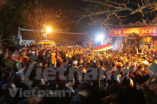 Miles de personas participan en Festival de Sello Real en Templo Tran hinh anh 1