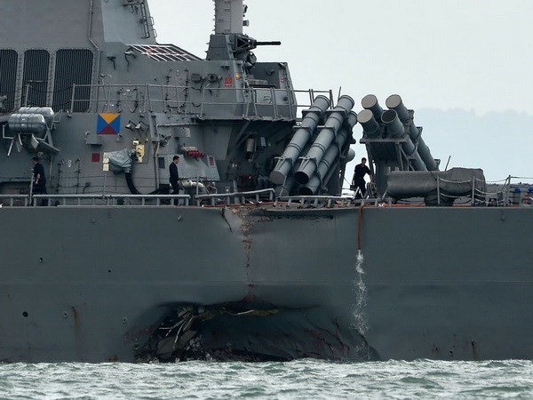 Singapur anuncia causa de colision entre USS John S.McCain y petrolero Alnic MC hinh anh 1