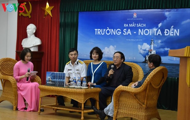 Vietnam publica libro de fotografias que transmite el amor a la Patria hinh anh 1