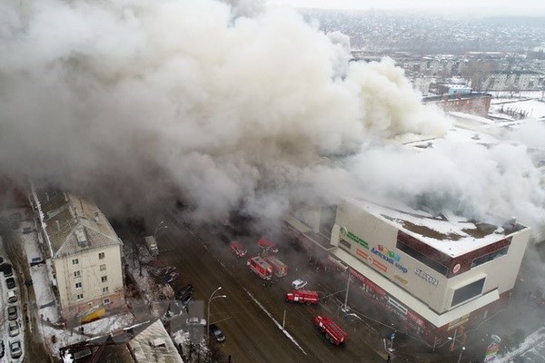 Presidente de Vietnam expresa pesame por incendio de gran centro comercial en Rusia hinh anh 1