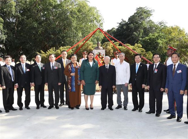 Maximo dirigente partidista de Vietnam honra a Ho Chi Minh en La Habana hinh anh 1
