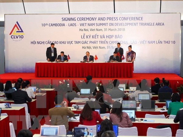 Reafirman Vietnam, Laos y Camboya compromiso con un Triangulo de Desarrollo prospero hinh anh 1