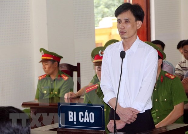 Mantienen sentencia de 14 anos de carcel contra individuo por perjudicar intereses de Estado vietnamita hinh anh 1