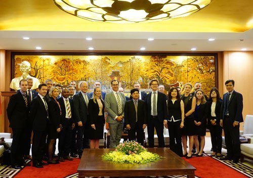 Hanoi exhorta a mayor presencia de inversores suecos hinh anh 1