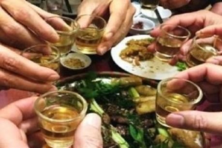 Al menos 11 muertos por consumir alcohol contaminado en Camboya hinh anh 1