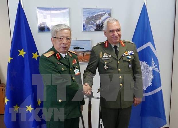 Vietnam aspira a ser contraparte de la UE en el sector de defensa hinh anh 1