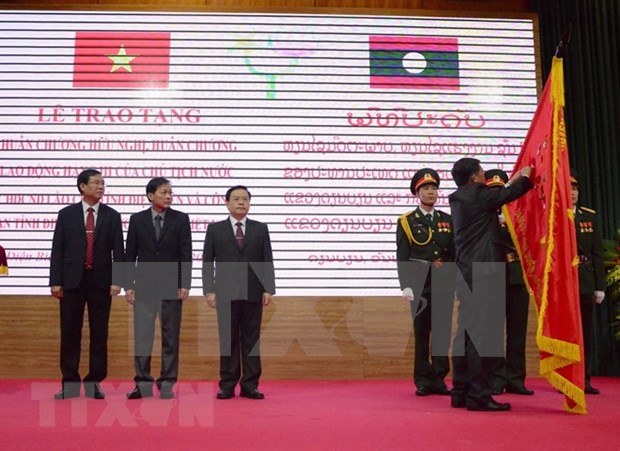 Laos entrega Orden de la Amistad a la provincia vietnamita de Dien Bien hinh anh 1