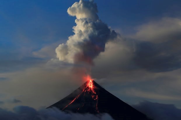 Filipinas alerta riesgo de erupcion repentina de volcan Mayon hinh anh 1