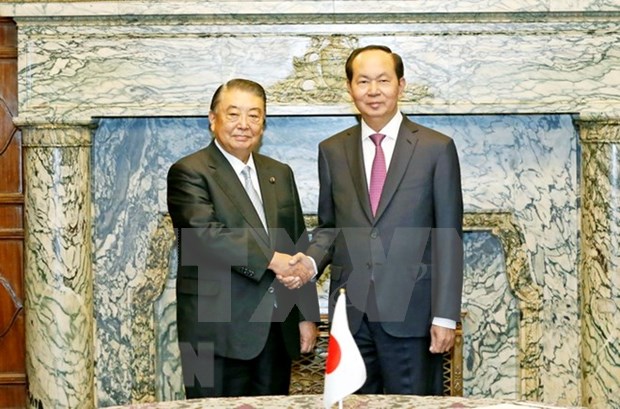 Mandatario de Vietnam se reune con presidente de la Camara de Representantes de Japon hinh anh 1
