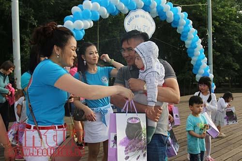 Comunidad vietnamita en Republica Checa celebra Dia Internacional de Infancia hinh anh 1