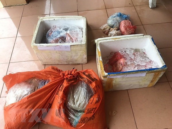 Provincia vietnamita de Quang Ninh intercepta alimentos de contrabando hinh anh 1