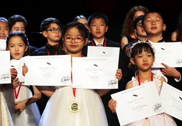 Nina vietnamita de siete anos gana concurso musical en Nueva York hinh anh 1