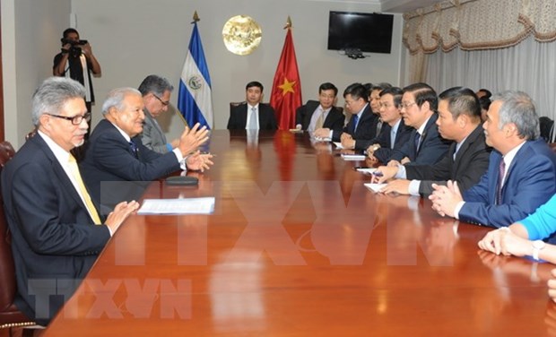 El Salvador y Vietnam interesados en estrechar lazos entre partidos gobernantes hinh anh 1