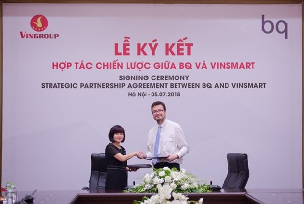 Grupo vietnamita Vingroup coopera con grupo espanol para produccion de smartphones hinh anh 1