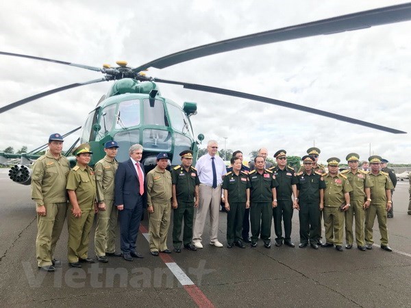 Rusia entrega cuatro helicopteros a Laos reparados por expertos hinh anh 1