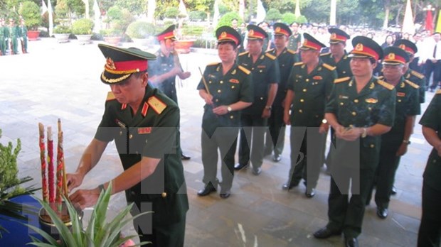 Rinden homenaje postumo a combatientes vietnamitas caidos en Camboya hinh anh 1