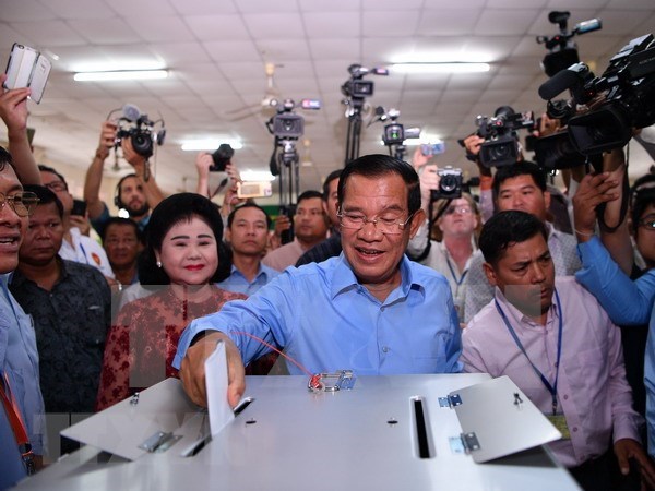 Dirigentes vietnamitas congratulan a Camboya por exito de las elecciones legislativas hinh anh 1