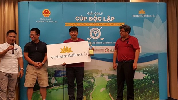 Fomentan solidaridad de vietnamitas residentes en Tailandia mediante torneo de golf hinh anh 1