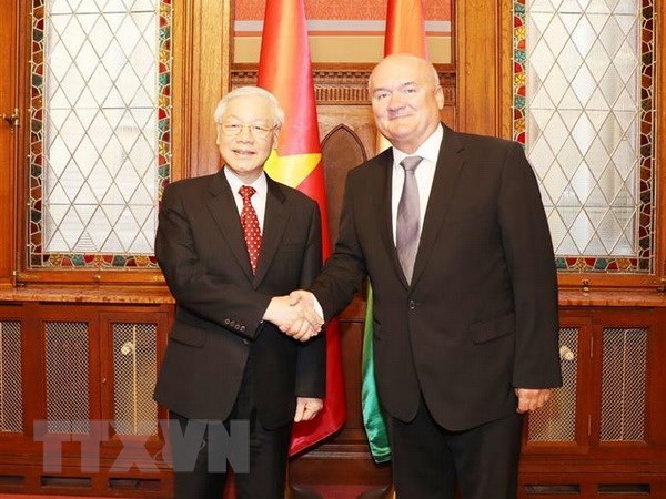 Dirigente partidista vietnamita se reune con vicepresidente parlamentario de Hungria hinh anh 1