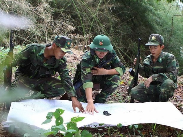 Fortalecen solidaridad oficiales jovenes de ejercitos de Vietnam y Camboya hinh anh 1