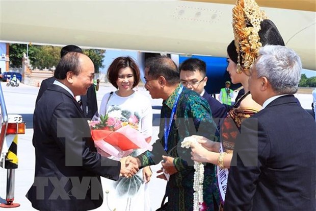 Premier de Vietnam llega a Indonesia para reunion de lideres de ASEAN hinh anh 1