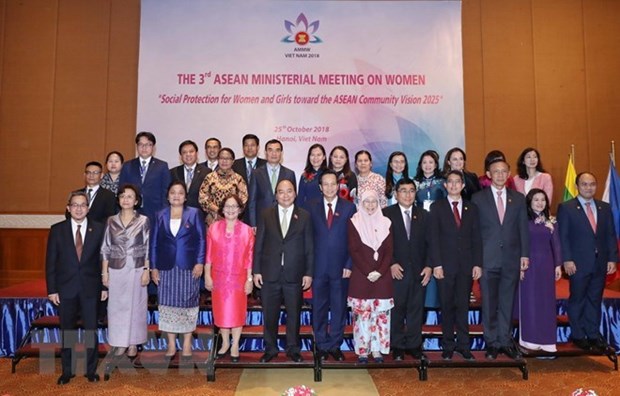 Mujeres y ninas contribuyen al desarrollo de ASEAN, afirma premier vietnamita hinh anh 1