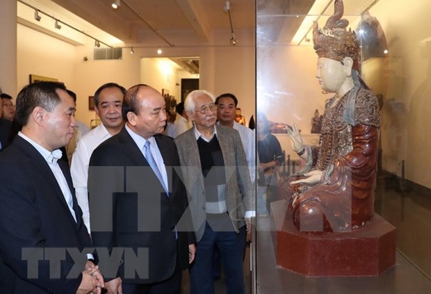 Premier de Vietnam recorre Museo Nacional de Bellas Artes hinh anh 1