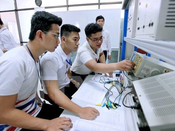 Diputados vietnamitas analizan cumplimiento de autonomia en Universidades del pais hinh anh 1