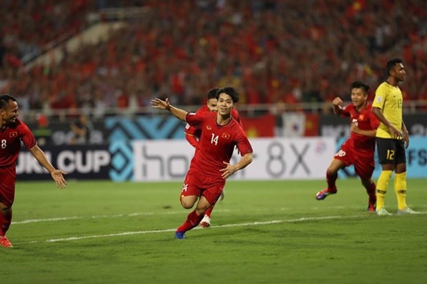 Embajadora de Vietnam estimula a equipo nacional de futbol antes del partido manana con Myanmar hinh anh 1