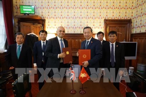 Vietnam y Reino Unido firman acuerdo contra la trata de personas hinh anh 1