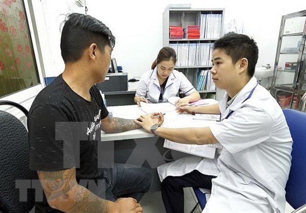 Mayoria de pacientes con VIH en Vietnam posee seguro medico hinh anh 1