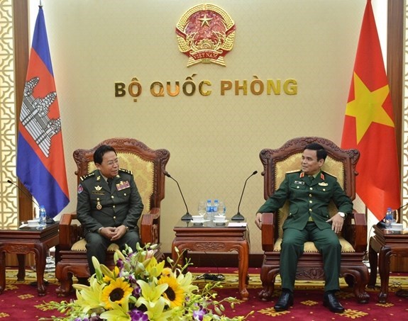 Vietnam y Camboya robustecen cooperacion en defensa hinh anh 1