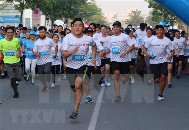 Nueve mil personas de 50 paises y territorios corren en maraton en Ciudad Ho Chi Minh hinh anh 1