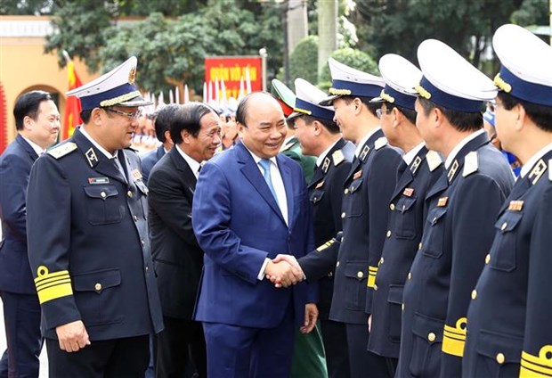 Inspecciona Premier de Vietnam actividades de la armada hinh anh 1