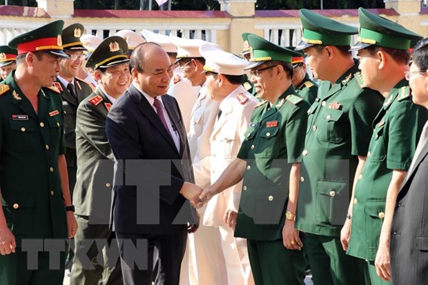 Premier vietnamita extiende mejores deseos a fuerzas armadas en ciudad de Da Nang por el Tet 2019 hinh anh 1
