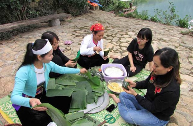 Impacta a visitantes riqueza cultural de la etnia Muong en provincia vietnamita Hoa Binh hinh anh 1