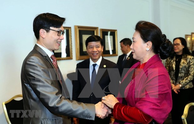 Resalta presidenta del Parlamento de Vietnam papel de Union de Asociaciones de connacionales en Europa hinh anh 1
