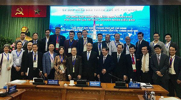 Empresarios e intelectuales vietnamitas en Ultramar comparten ideas para construir Ciudad Ho Chi Minh hinh anh 1