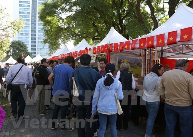 Impresion cultural vietnamita en Feria de Bazar de ASEAN en Argentina hinh anh 1
