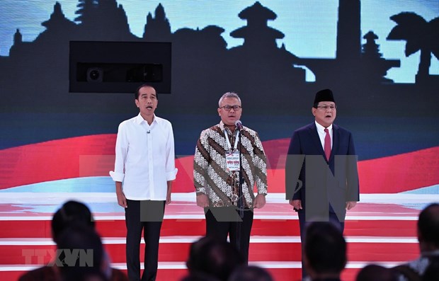 Candidatos presidenciales de Indonesia encaran ultimo debate hinh anh 1