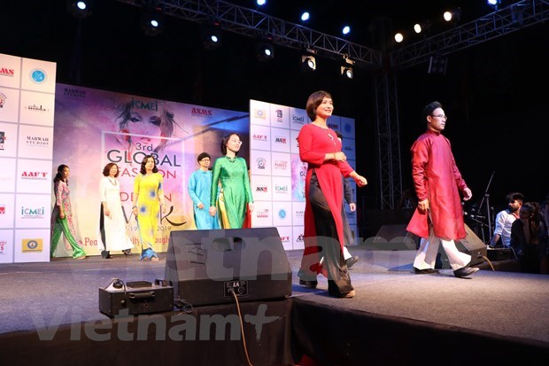Presentan traje tradicional de Vietnam en Semana Global de Moda y Diseno en la India hinh anh 1