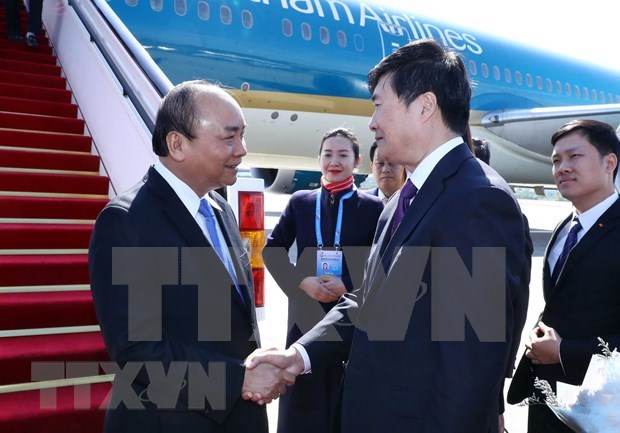 Premier vietnamita llega a Beijing para participar en foro sobre “la Franja y la Ruta” hinh anh 1