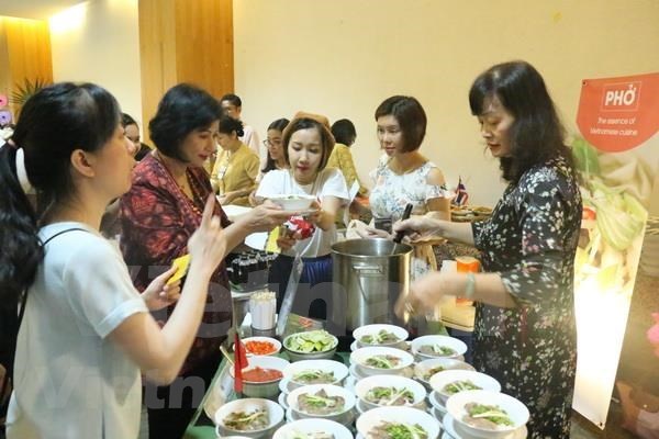 Actividad caritativa de mujeres de ASEAN en Indonesia hinh anh 1