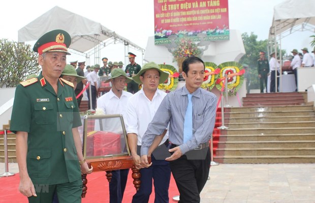 Repatrian restos de combatientes voluntarios vietnamitas caidos en Laos hinh anh 1