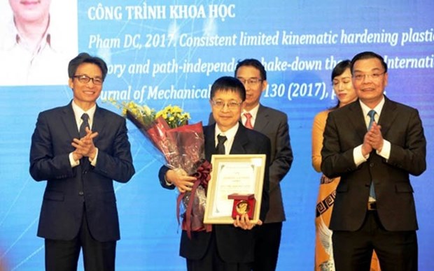 Entregan en Vietnam premios a cientificos destacados hinh anh 1