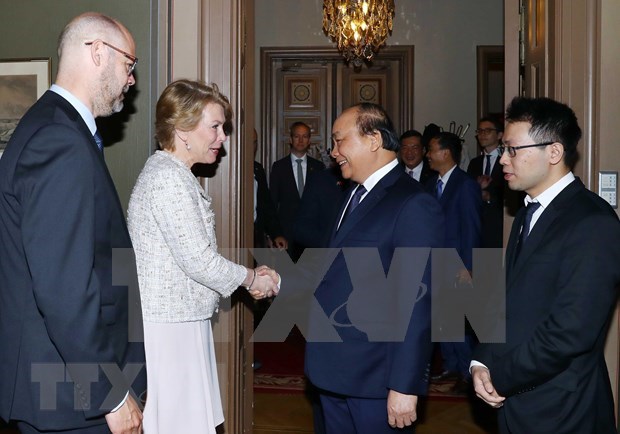 Primer ministro de Vietnam se reune con ejecutivos de empresas lideres de Suecia hinh anh 1