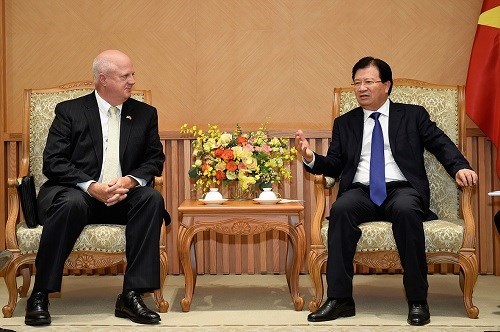 Recibe viceprimer ministro vietnamita a alto ejecutivo del grupo estadounidense Hanesbrands hinh anh 1